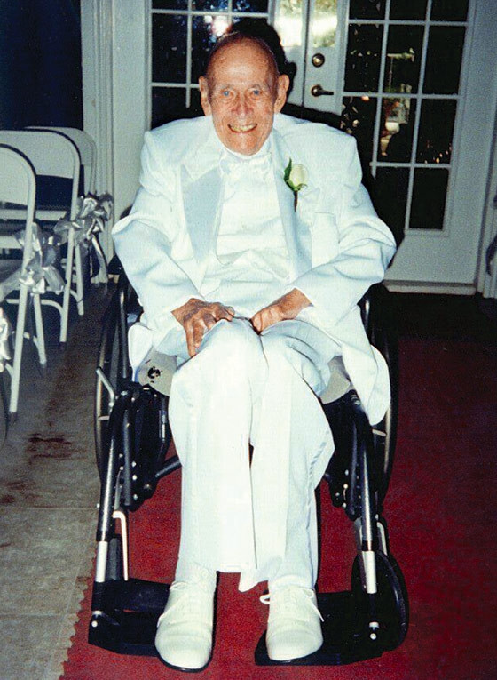 Đáng chú ý, J. Howard Marshall để lại toàn bộ tài sản trị giá khoảng 1,6 tỷ USD cho con trai Pierce và gạch tên Anna khỏi di chúc. Ảnh: People