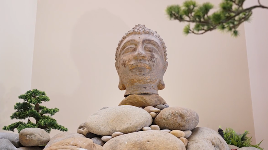 Ca sĩ Quang Dũng còn thiết kế một góc “vườn Nhật” để ngồi thiền, xua tan mệt mỏi hằng ngày.