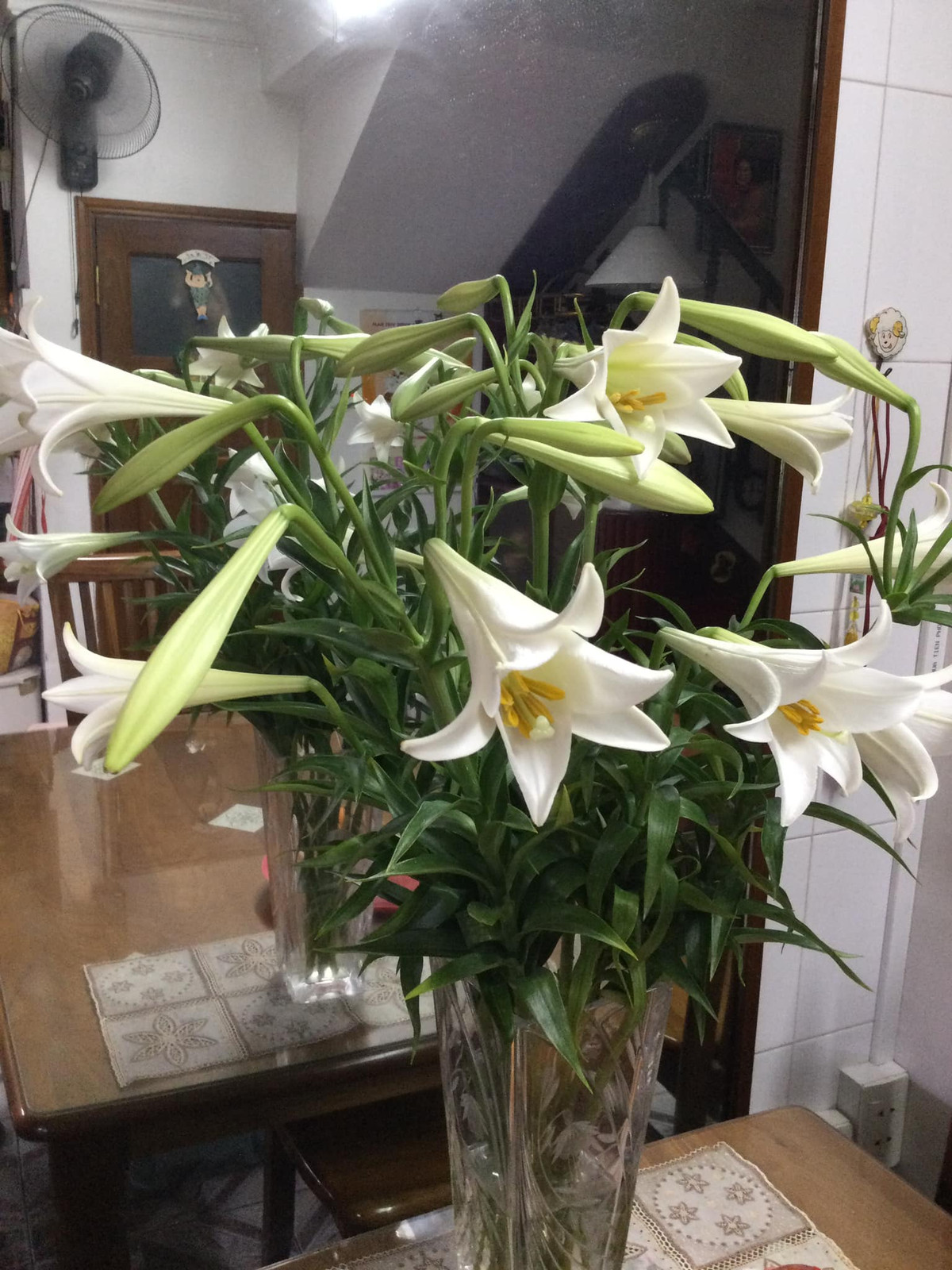 Nghệ sĩ Minh Vượng cũng tranh thủ cắm loa kèn kẻo hết mùa. Ảnh: FB Nguyễn Minh Vượng