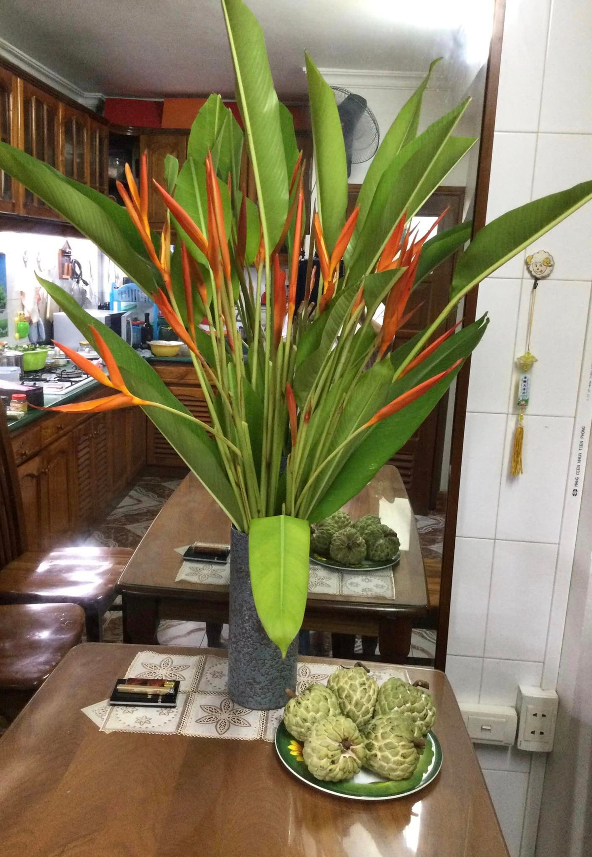 Căn nhà của nghệ sĩ Minh Vượng đơn sơ, giản dị nhưng lúc nào cũng tràn ngập hoa tươi. Ảnh: FB Nguyễn Minh Vượng