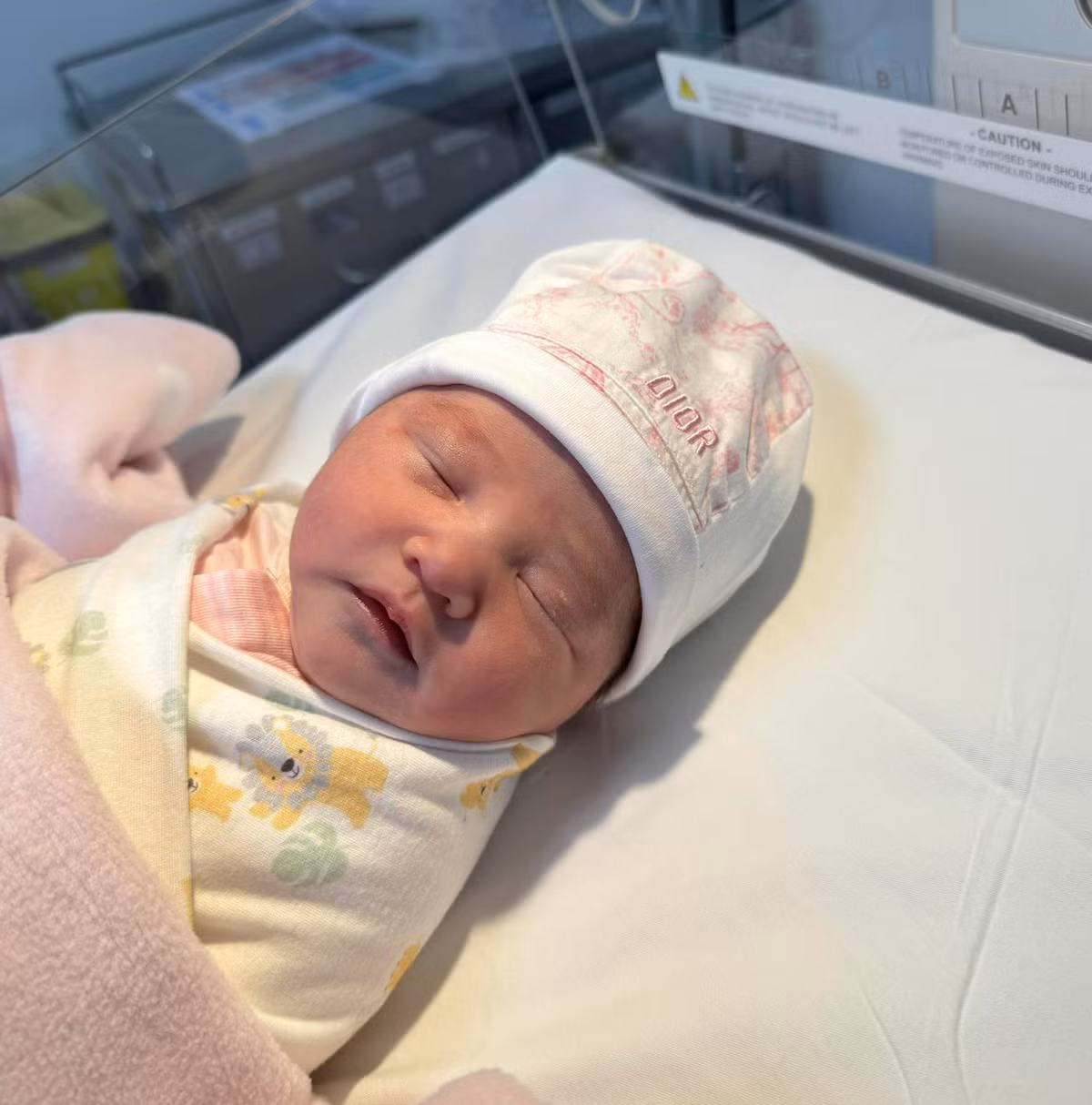 Mới đây, diễn viên Chi Bảo vui mừng thông báo, bà xã kém 16 tuổi Lý Thùy Chang đã sinh con thứ 2. Ảnh: FB Chi Bảo