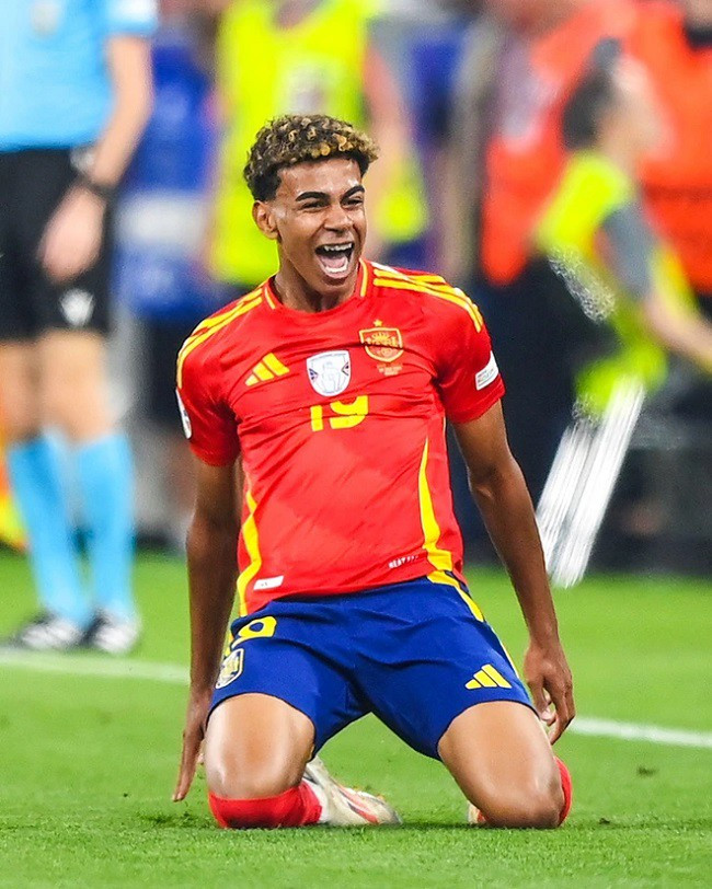 Với 3 kiến tạo, 1 bàn thắng siêu phẩm tại Euro 2024, giá trị của Yamal trên thị trường chắc chắn đã tăng cao. Ảnh: Goal