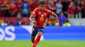 Tại Euro 2024, tiền đạo cánh Lamine Yamal đang đứng trước cơ hội giành giải thưởng Cậu bé vàng 2024 nhờ thành công cùng đội tuyển Tây Ban Nha. Ảnh: Goal