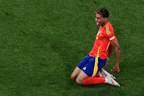 Con số được coi là không tưởng nếu so với thương vụ 222 triệu Euro đắt giá nhất lịch sử bóng đá của Neymar. Ảnh: Goal