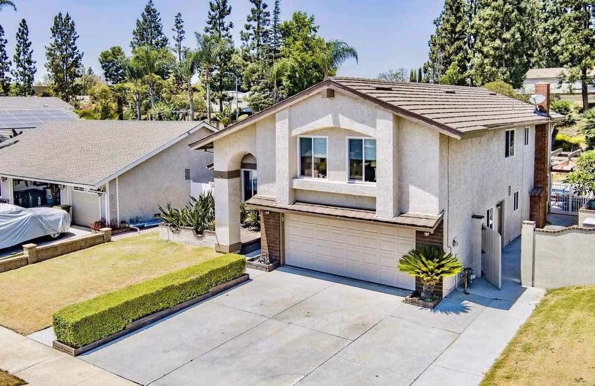 Biệt thự của danh hài Thúy Nga có khuôn viên rộng rãi, gần các trường đại học lớn tại Mỹ, thuận tiện di chuyển, mua sắm. Ảnh: FB Trần Thúy Nga