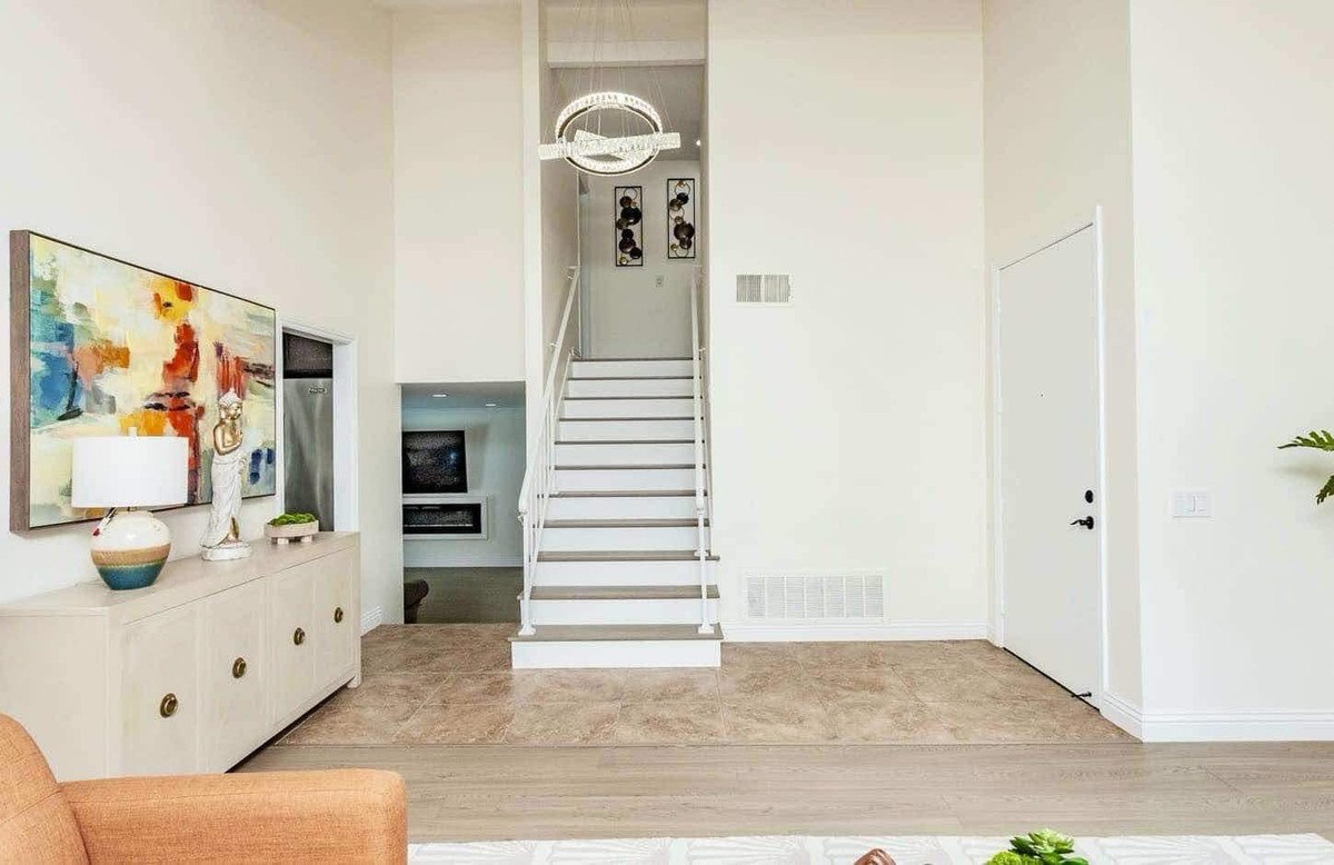 Thúy Nga dành nhiều thời gian hoàn thiện căn biệt thự, trực tiếp theo dõi quá trình thi công từ phần thô đến các chi tiết nhỏ. Ảnh: FB Trần Thúy Nga