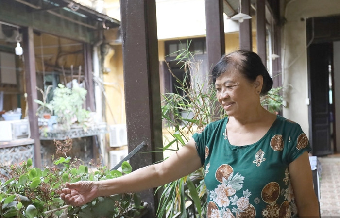 Do tường khá dày nên ngôi nhà mát vào mùa hè và ấm khi mùa đông đến. Ảnh: Dân Việt