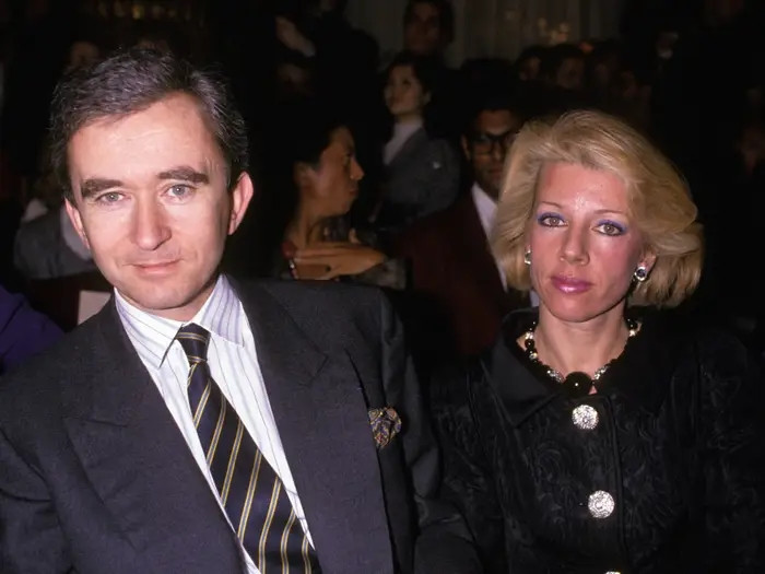 Bernard Arnault kết hôn với Anne Dewavrin vào năm 1973. Theo Financial Times , ông và Dewavrin ly thân vào năm 1990 .