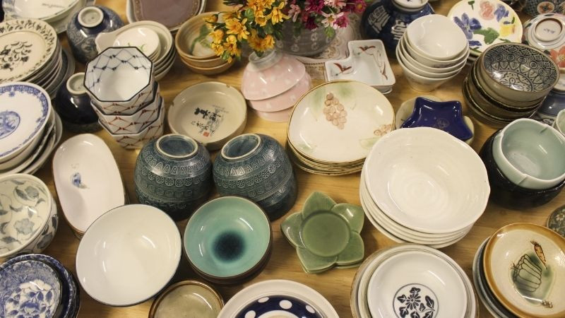 Mua gốm vào dịp đầu năm không chỉ là cách tốt để tô điểm không gian sống mà còn chứa đựng nhiều ý nghĩa tâm linh. Mua có ý nghĩa cân bằng ngũ hành, mang lại may mắn cho gia chủ.