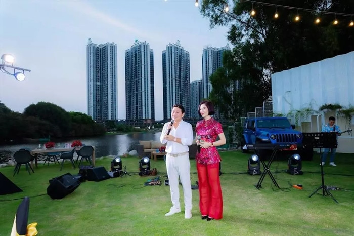 Dịp Tết vừa qua, gia đình Hoa khôi Thu Hương tổ chức tiệc tân gia giới thiệu với bạn bè thêm một không gian sống có view lý tưởng tại Tân Mỹ, Quận 7 (TP HCM).