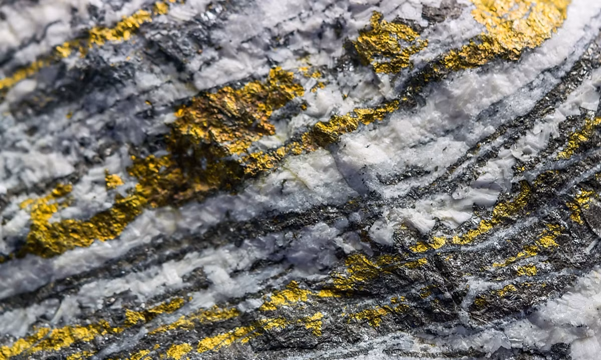 Năm 2023, Trung Quốc là nước khai thác vàng nhiều nhất thế giới với sản lượng 370 tấn. Sản lượng vàng của Trung Quốc đạt đỉnh ở mức 455 tấn vào năm 2016. Hơn một thập kỷ qua, sản lượng vàng của Trung Quốc vẫn chưa giảm xuống dưới 300 tấn. Sản lượng ổn định này tiếp tục đảm bảo vị thế của Trung Quốc là nhà sản xuất vàng hàng đầu thế giới. Ảnh: Gold Times