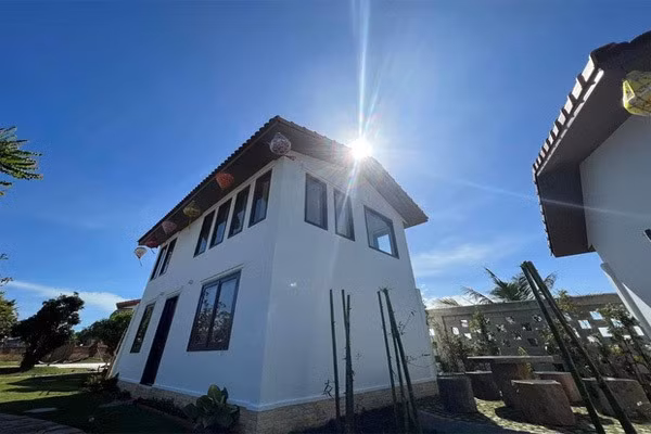 Nhờ thu nhập lớn từ các hoạt động nghệ thuật và kinh doanh, vợ chồng Trường Giang - Nhã Phương sở hữu nhiều bất động sản giá trị, trong đó đáng chú ý nhất là "biệt phủ" ở vùng ngoại ô TP HCM.