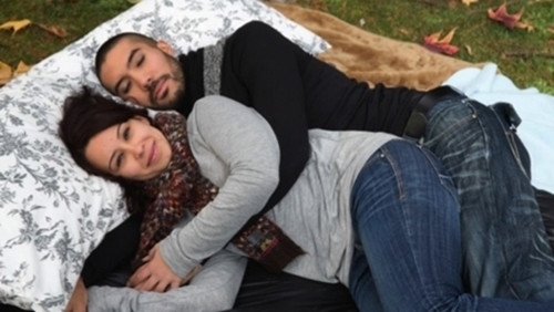 Dịch vụ thuê người ôm ấp đang ngày càng phổ biến ở nhiều quốc gia khác, không riêng Nhật Bản. Nghề này được cấp phép và có những quy định nghiêm ngặt. Nếu vi phạm, khách hàng có thể phải đối mặt với án tù. Tại Portland, công việc này có thể kiếm được 80 USD mỗi giờ (gần 2 triệu đồng).