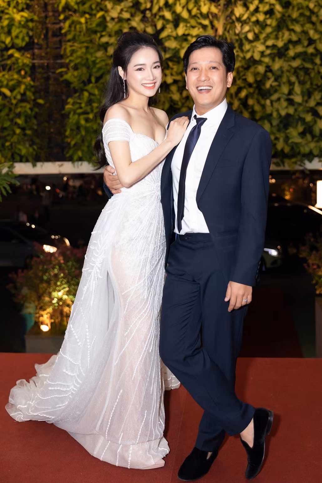  Trường Giang - Nhã Phương được coi là một trong những cặp đôi nghệ sĩ nổi tiếng nhất nhì showbiz Việt. Ngoài sự nghiệp thành công, gia đình hạnh phúc, cặp đôi còn sở hữu khối tài sản đáng nể. Ảnh: Facebook