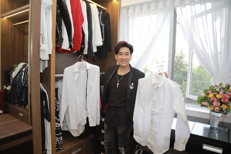 Một phòng tầng 2 được dành để chứa quần áo, giày dép... Ảnh: Vietnamnet