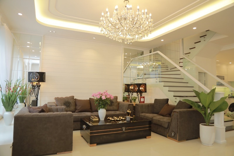 Toàn bộ nội thất trong nhà đều được nam ca sĩ đặt mua từ nước ngoài. Ảnh: Vietnamnet