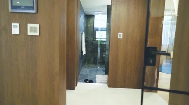 Khu vực phòng tắm và nhà vệ sinh. Ảnh: Koreaboo