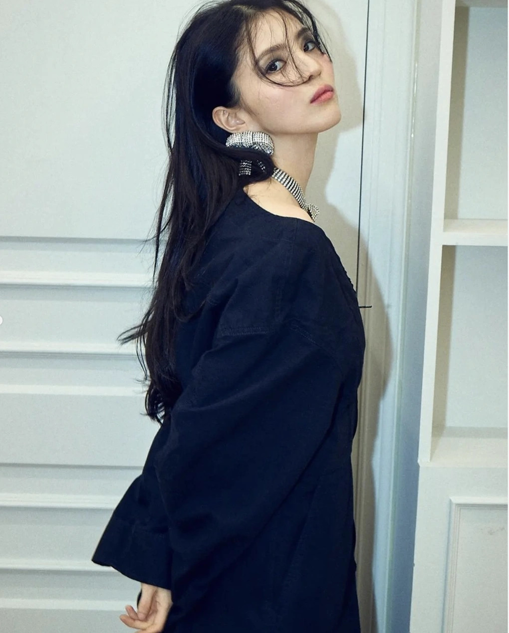 Trước khi vướng lùm xùm tình ái, Han So Hee thường xuyên xuất hiện trên các tạp chí thời trang danh tiếng, là gương mặt đại diện cho các nhãn hàng lớn. Nhờ đó, nữ diễn viên đã tích lũy được khối tài sản khổng lồ. Ảnh: Newsen