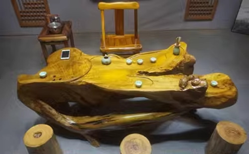 Quá trình trồng cây nanmu vàng bấp bênh và rủi ro cao nên rất ít thương nhân sẵn sàng đầu tư trên quy mô lớn. Vì vậy, loại gỗ này đã hiếm lại càng hiếm hơn. Nguồn ảnh: Chinanews, Getty