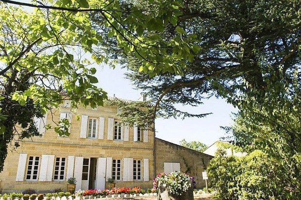 Chưa hết, Triệu Vy còn sở hữu hàng loạt bất động sản có giá trị xa xỉ ở những khu "tấc đất tấc vàng" của Bắc Kinh, Thượng Hải, Hong Kong, Singapore, Mỹ, Pháp,... Ảnh: Sina