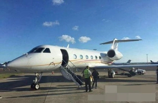 Triệu Vy cũng sở hữu một chuyên cơ phục vụ cho việc di chuyển. Ảnh: Sina