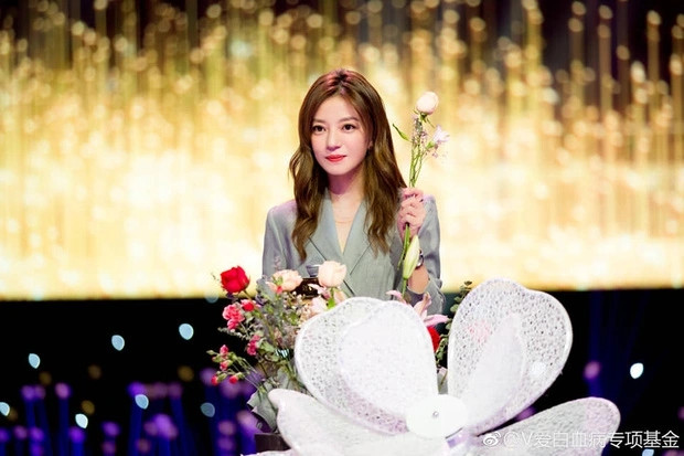 Bên cạnh đó, Triệu Vy còn thành công trong lĩnh vực đạo diễn cũng như kinh doanh. Nhờ vậy, Triệu Vy luôn là cái tên quen thuộc trong Forbes China - bảng xếp hạng tỷ phú hàng đầu của đất nước tỷ dân. Ảnh: Xinhua