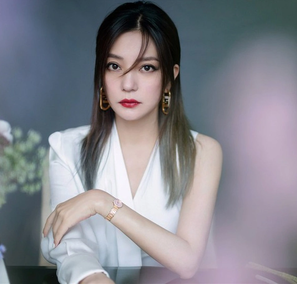 Trước khi bị phong tỏa tài sản, Triệu Vy là nữ diễn viên đình đám của làng giải trí Hoa ngữ. Mức cát-xê của Triệu Vy luôn nằm trong top của showbiz xứ Trung. Ảnh: Xinhua