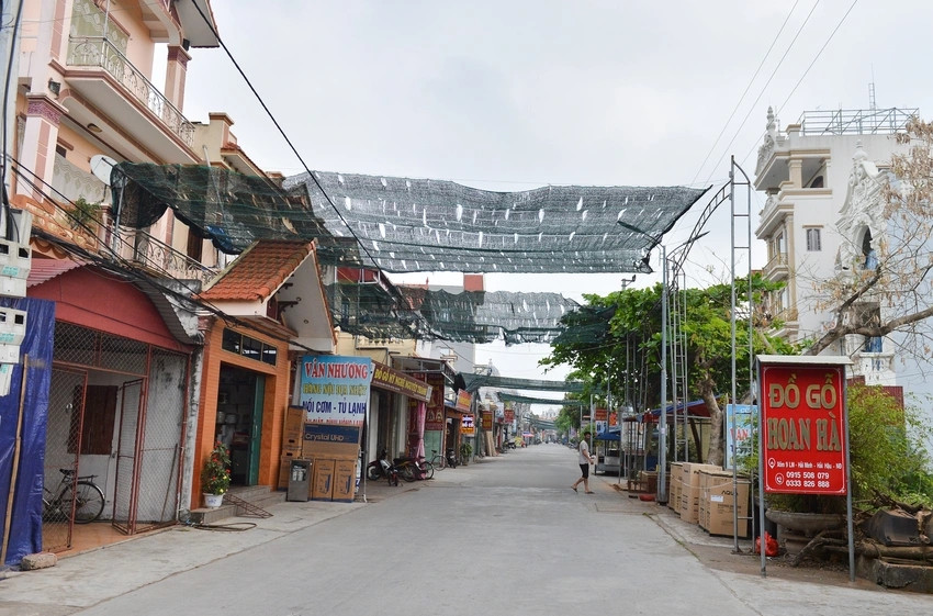 Xã Hải Minh (thuộc huyện Hải Hậu, Nam Định) nổi tiếng là làng nghề gỗ mỹ nghệ với nhiều đại gia trong làng. Ảnh: Nhịp sống Việt