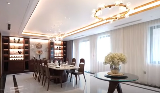 Gia chủ là cặp vợ chồng trẻ, yêu thích phong cách hiện đại, phóng khoáng, nhiều ánh sáng tự nhiên.