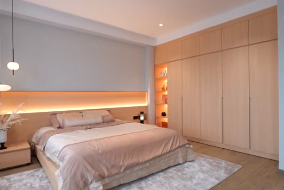 Phòng ngủ dành cho con trên tầng 4 sử dụng gam màu dịu nhẹ, thư thái.