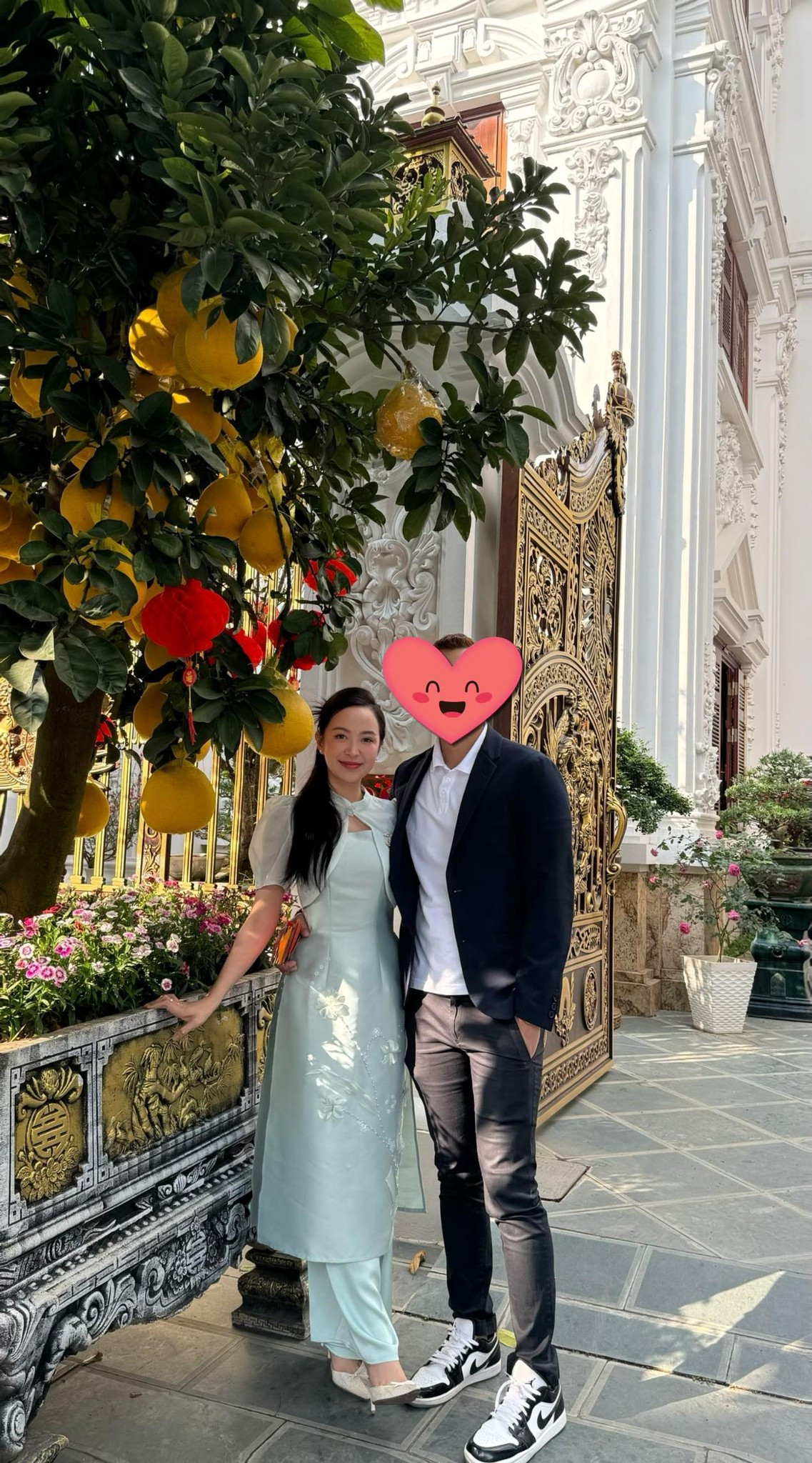 Tại quê nhà Hải Dương, Vũ Tuấn Việt sinh sống trong cơ cơ hoành tráng và bề thế như toà lâu đài. Ảnh: FBNV