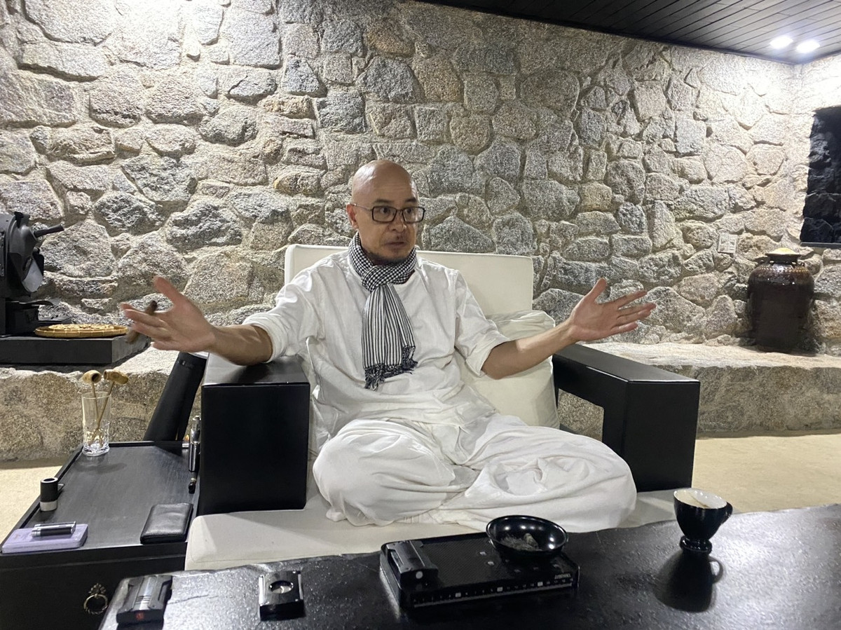 Dù sở hữu khối tài sản lên đến hàng ngàn tỷ song "vua cà phê" Đặng Lê Nguyên Vũ có sở thích ăn mặc giản dị. Ảnh: Trung Nguyên Legand