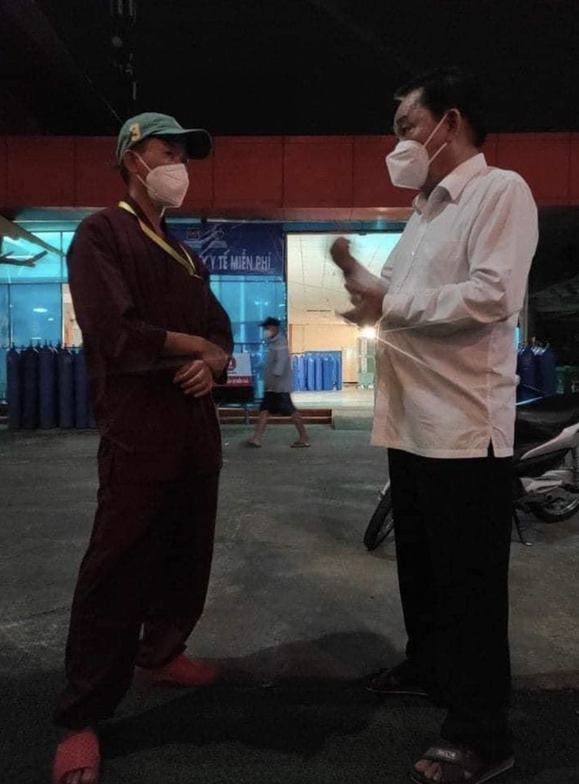 Hình ảnh giản dị, đời thường của đại gia Dũng lò vôi trong chiếc áo sơ mi trắng đi xe máy khiến mọi người ngưỡng mộ. Ảnh: Doanhnghieptiepthi