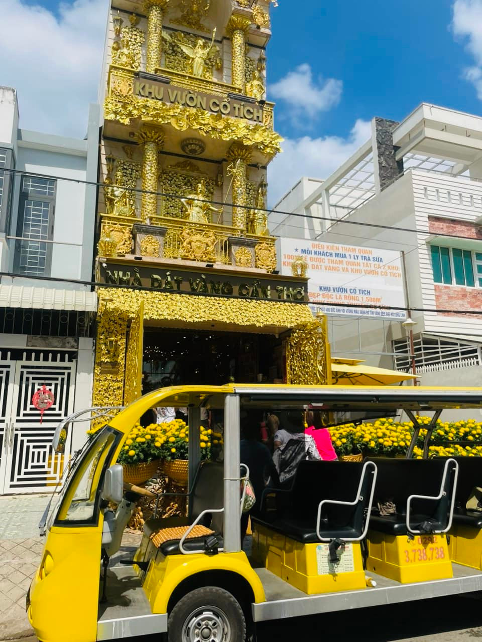 Chủ nhà từng đi du lịch khoảng 20 nước trên thế giới nên muốn tạo một "kiệt tác" kiến trúc, trở thành sản phẩm du lịch độc đáo ở quê hương mình.