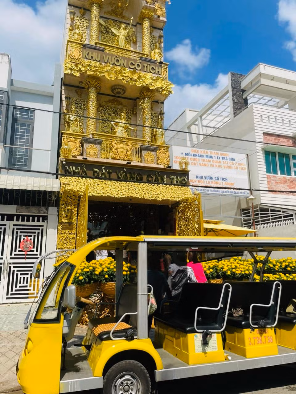 Chủ nhà từng đi du lịch khoảng 20 nước trên thế giới nên muốn tạo một "kiệt tác" kiến trúc, trở thành sản phẩm du lịch độc đáo ở quê hương mình.