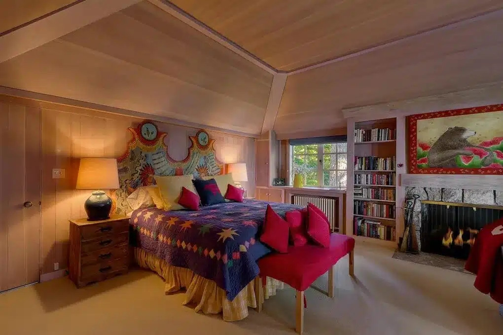 Phòng ngủ có nhiều họa tiết độc đáo. Ảnh: Clutchpoints