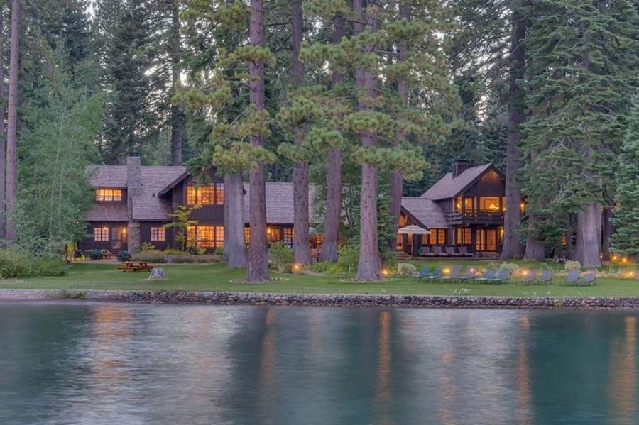 Ông chủ Facebook còn nổi tiếng với bộ sưu tập bất động sản có giá hàng trăm triệu đô la trải khắp nước Mỹ. Một trong đó là 2 căn biệt thự liền kề tại Lake Tahoe, California. Ảnh: Forbes