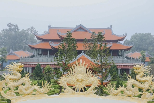 Xây trên khu đất rộng 3,5ha, nhà thờ tổ họ Bùi là nhà thờ tổ lớn nhất Việt Nam tính đến nay. Ảnh: Nhịp sống thị trường