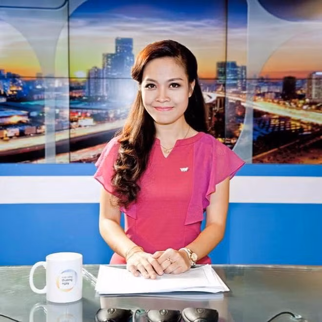 Me man khong gian song ruc ro sac hoa cua BTV Hoang Trang