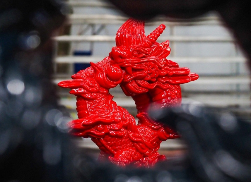 Giá mỗi sản phẩm rồng sơn mài dao động từ 3.000.000 đồng - 6.000.000 đồng. Ảnh: Tiền phong