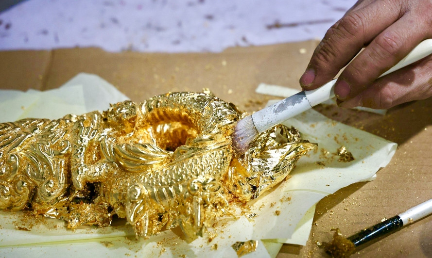 Mỗi công đoạn yêu cầu sự kiên nhẫn, chỉn chu từ người thợ. Ảnh: Kinhtedothi