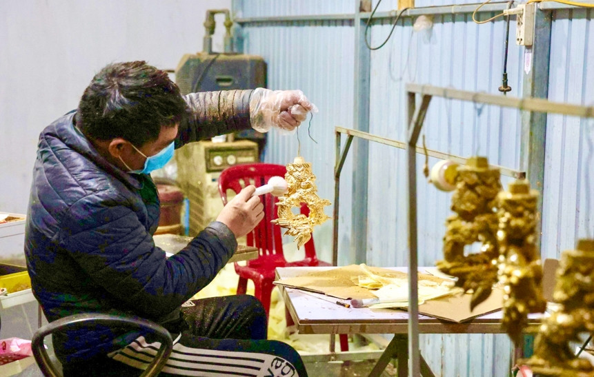 Rồng ngậm ngọc cuộn tròn ẩn mình trong mây là hình tượng của một tàng long kiên định, hiểu mình hiểu thời, chờ đúng vận hội mà không hề kiêu ngạo. Ảnh: Kinhtedothi