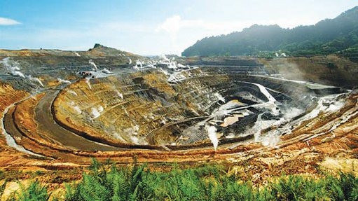 Mỏ Lihir ở đảo Niolam của Papua New Guinea là một mỏ khác thuộc sở hữu của Newcrest Mining Limited của Australia. Sản lượng khai thác vàng tại đây là 737.082 ounce (20,9 tấn) trong năm 2021.