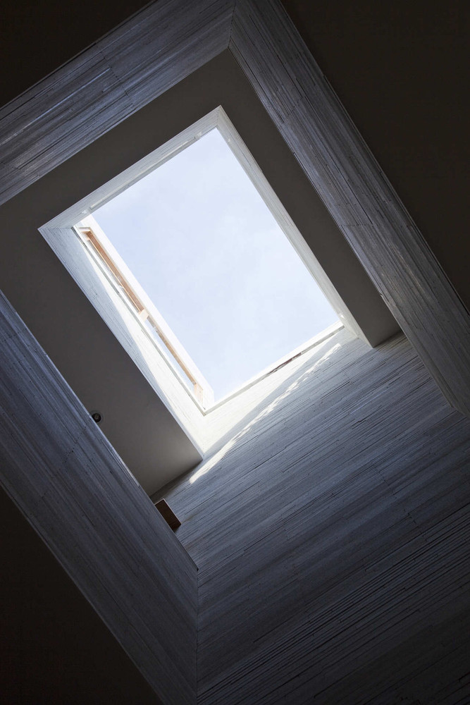 Mặt tiền xanh và khu vườn trên mái có tác dụng tránh ánh nắng trực tiếp, giảm tiếng ồn đường phố và khói bụi ô nhiễm.