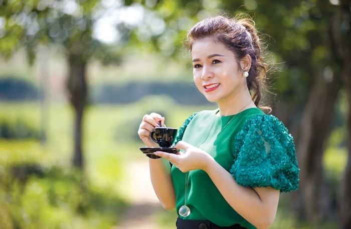 Dù đã ngoài 50 nhưng nữ CEO vẫn giữ được ngoại hình cân đối, gương mặt "trẻ mãi không già". Ảnh: FBNV