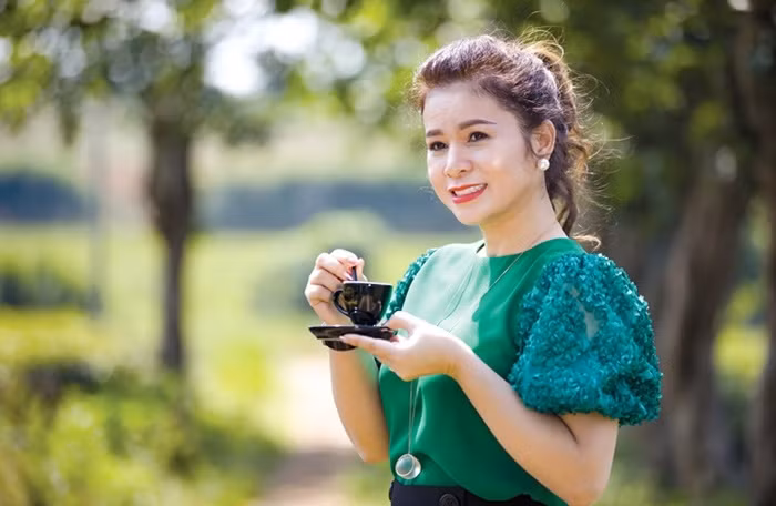 Dù đã ngoài 50 nhưng nữ CEO vẫn giữ được ngoại hình cân đối, gương mặt "trẻ mãi không già". Ảnh: FBNV