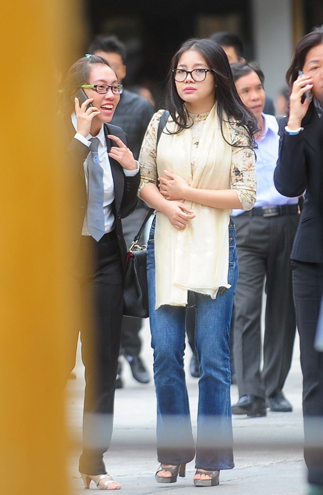 Trong những phiên tòa xét xử bầu Kiên, bà Đặng Ngọc Lan luôn là tâm điểm chú ý của dư luận bởi nhan sắc mặn mà và vẻ đẹp quý phái. Ảnh: Internet