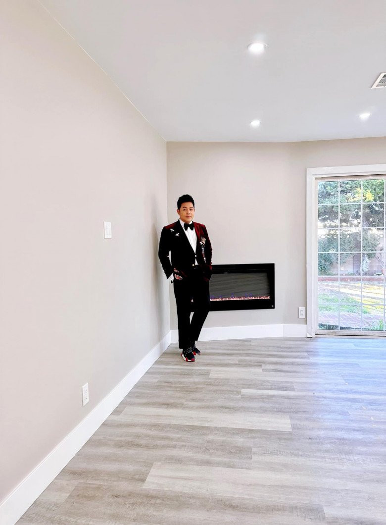 Phòng khách đang chờ lắp đặt nội thất.