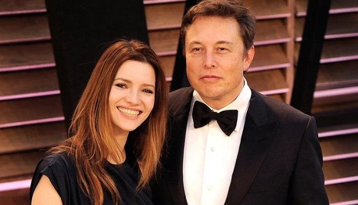 6 tuần sau khi ly hôn vợ đầu, Elon Musk hẹn hò với nữ diễn viên Talulah Riley và tổ chức lễ cưới năm 2010. Năm 2012, Elon Musk thông báo mình và Riley ly hôn, nhưng chỉ một năm sau đó, cặp đôi tái hôn. Ảnh: SCMP