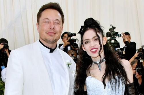 Chia tay Amber Heard, Elon Musk lao vào cuộc tình mới với nữ ca sĩ Grimes từ tháng 5/2018. Đến tháng 9/2021, cặp đôi này tuyên bố đường ai nấy đi sau 3 năm hẹn hò, có với nhau 2 con chung. Ảnh: Getty